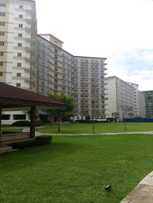 Cherolds Place Lovely 1 Bedroom Condo With Balcony Manila Exterior foto