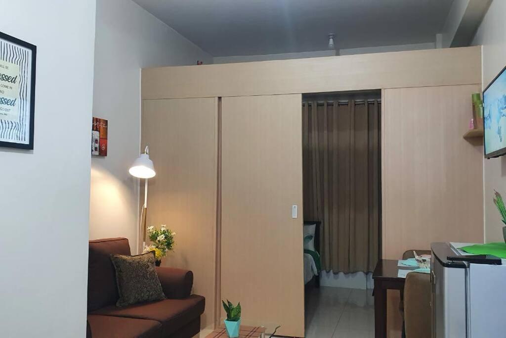 Cherolds Place Lovely 1 Bedroom Condo With Balcony Manila Exterior foto