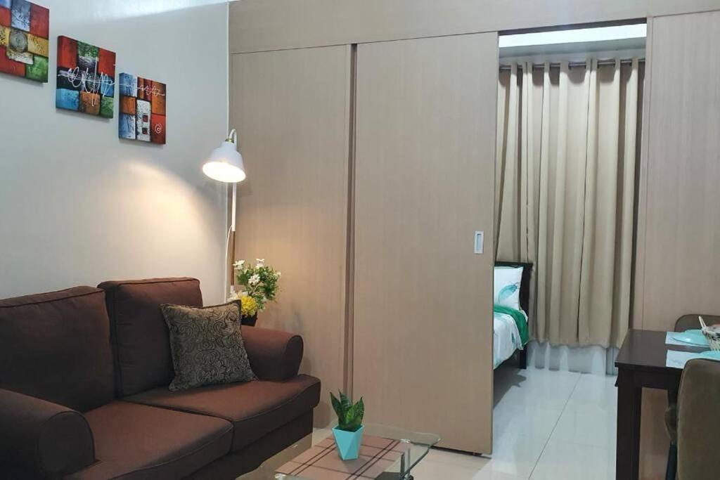 Cherolds Place Lovely 1 Bedroom Condo With Balcony Manila Exterior foto