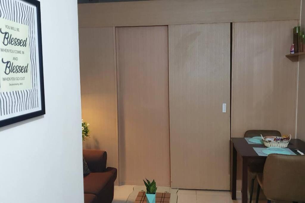 Cherolds Place Lovely 1 Bedroom Condo With Balcony Manila Exterior foto
