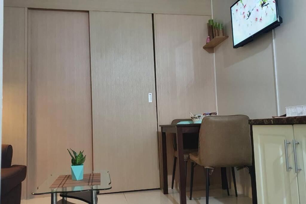 Cherolds Place Lovely 1 Bedroom Condo With Balcony Manila Exterior foto